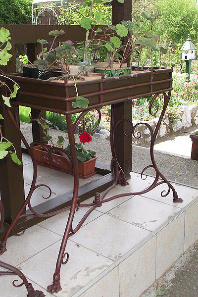 Oval Wrought Iron - Planter (Jf5 L113 X L45 X H83)