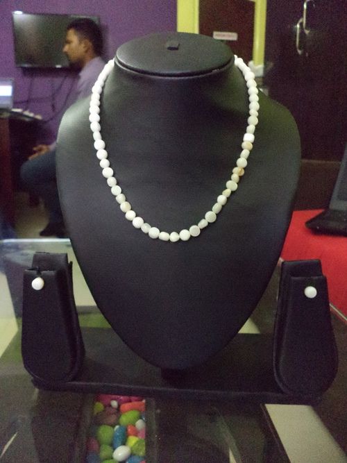 Glamorous Design Pearl Necklace Set