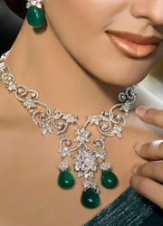 Stylish Emerald Necklace