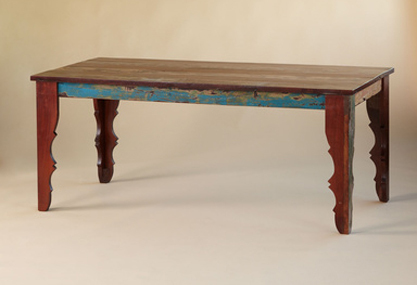 पुनर्नवीनीकरण लकड़ी के टेबल्स