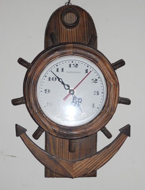  लकड़ी की घड़ी