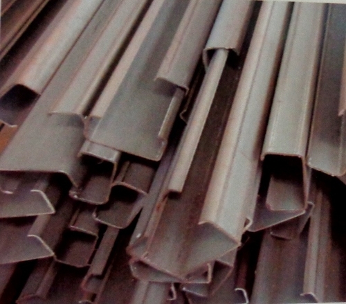 समान और असमान स्टील कोण