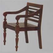 लकड़ी की कुर्सियां 