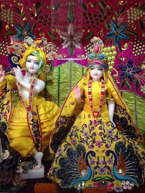 Yellow Dress Radha Krishna Statue