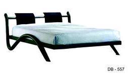 Wrought Iron Beds (DB-557)