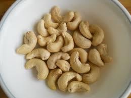 Indian Cashew Nuts - Whole Grade W210/W240/W320/W450/WS/LWP/SWP , Vacuum Packed with <5% Moisture and 5% Max Broken Nuts