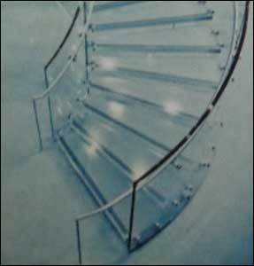 स्टेयरकेस ग्लास