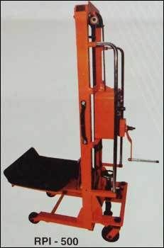 White Material And Roll Handling Lifter