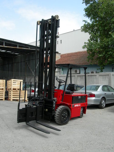 Narrow Aisle Forklift - Electric Truck with Three-Side Operated Lifting Mast, 1 Ton Loading Capacity - 5.6 M Lifting Height, 60% More Storage Space