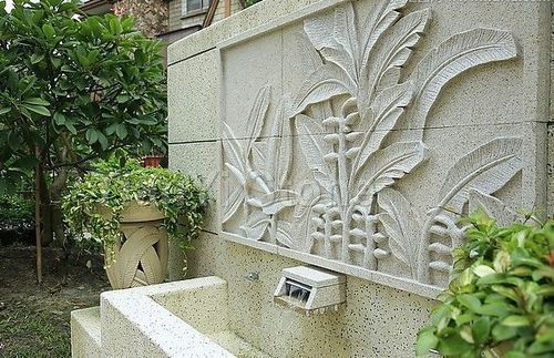 पत्थर की नक्काशी और मूर्तियां