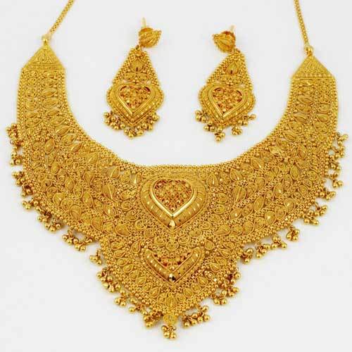 Attractive Gold Necklace