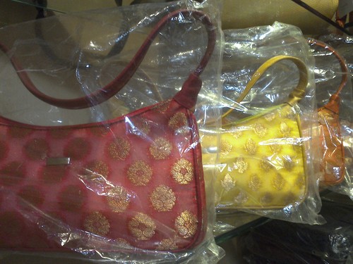 लेदर लेडीज़ ट्रेंडी हैंड बैग