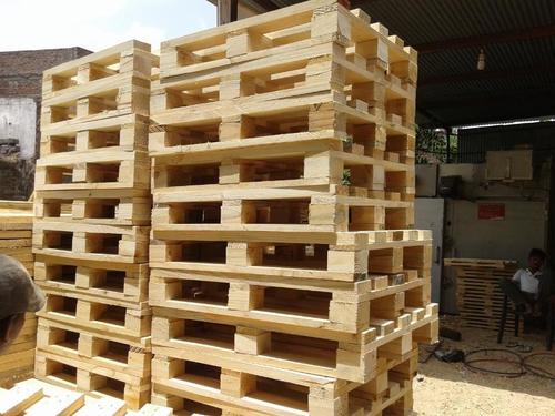 Heat Treated Wooden Pallet - Quality-Assured Wood Construction, High Load Bearing Capacity, Weather Resistant, Reusable with Termite and Mildew Resistance