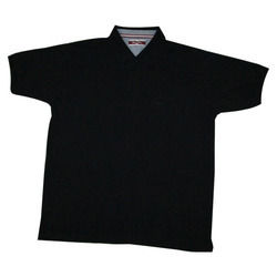  पुरुषों की काली टी-शर्ट 