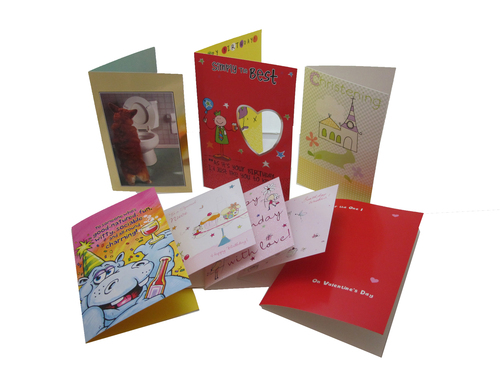 जन्मदिन और शादी के लिए रंगीन ग्रीटिंग कार्ड्स