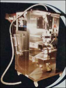 Juices/Liquors Packaging Machine (Model No. CR-S4-200 L)