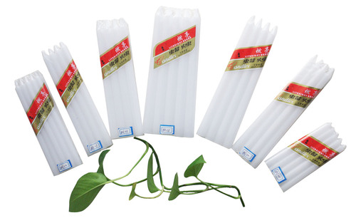 घरेलू सफेद मोमबत्ती