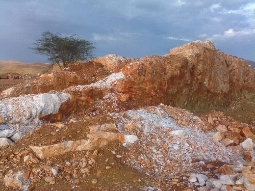 Quartz Lumps And Powder