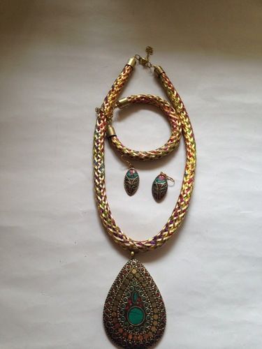 Kashmiri Weaving Necklace With Pendant