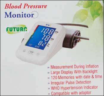 बड़े डिस्प्ले के साथ डिजिटल ब्लड प्रेशर मॉनिटर