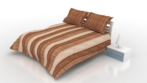 भूरे और क्रीम रंग के 2 पिलो कवर के साथ ब्लश हैबिट डबल बेडशीट