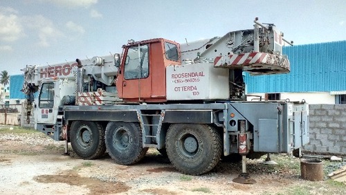 Tyre Mounted Hydraulic Crane On Rental Service