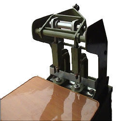 Manually Operated Eyelet Punching Machine