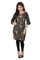 Green Ladies Embroidered Kurti