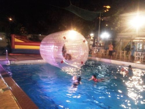 वाटर स्पोर्ट्स और स्विमिंग पूल फन के लिए ज़ोरब रोलर