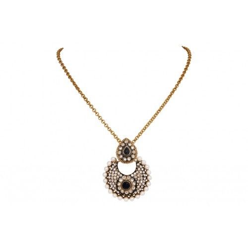 Elegant Design Pendant Necklace Set