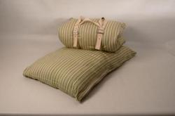 ग्रीन एंड व्हाइट ज़बूटन