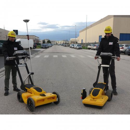 Ground Penetrating Radar - Dual Frequency 250MHz & 700MHz | Easy to Use, Automatic Calibration, Multi-Language Support, CAD Export, Real-Time Data Visualization