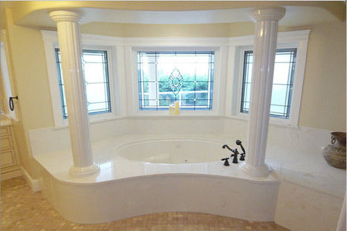 Beautiful Marble Bathtub With Pillar