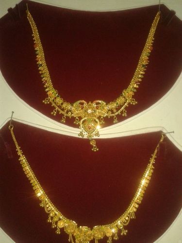 Golden Eye Catching Gold Necklace