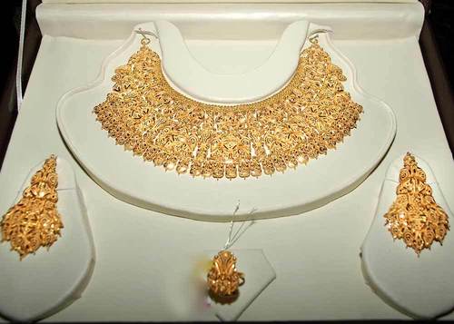 Automatic Plain Gold Wedding Necklace Set