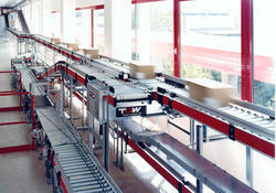 Carton Conveyor - Heavy-Duty Chain System | Efficient Transportation for Bulky Materials, Versatile Applications in Material Handling and Packaging Industries