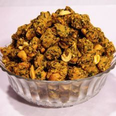 Kaju Pakoda