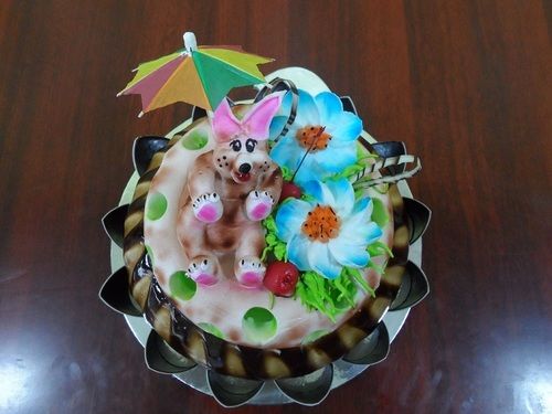 Creamy Bunny N Flowers Cake
