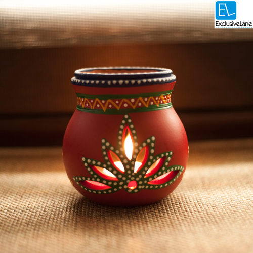 Exclusivelane Terracotta Handpainted Aroma Diffusor In Red