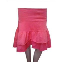 गुलाबी रंग की स्कर्ट 
