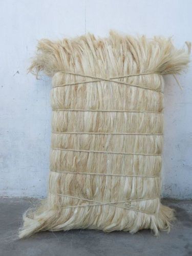 Sisal Fiber - UG Grade Raw Material 90-120cm, Natural White - 10%-13% Moisture Regain, <2.5% Impurities