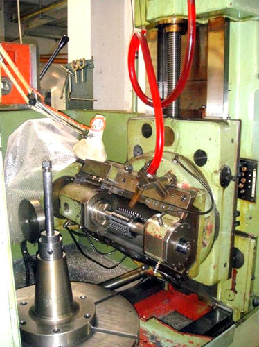 TOS Of 71 Gear Hobbing Machine