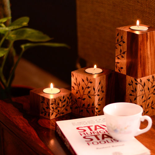 Standing Table Tea-Light Holders With Elegant Floral Design