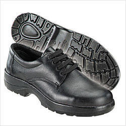 atom safety shoes price