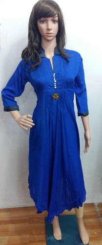 अप एंड डाउन रेयॉन कुर्तियां