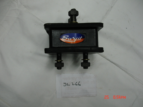 रियर इंजन माउंटिंग 1613 टीसी 4 नट और बोल्ट