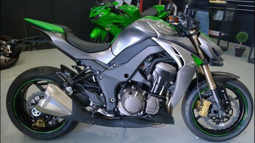 Motorbike (Kawasaki Z1000)