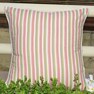 पिंक एंड ग्रीन कुशन कवर का स्ट्राइप्ड प्ले