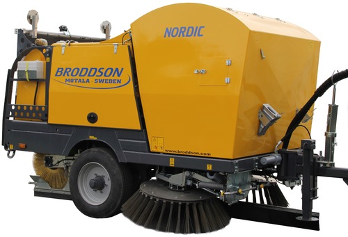 Mechanical Road Sweeper Vehicle Nordic at Best Price in London | Aki ...