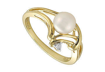 Cultured Pearl And Diamond Ring